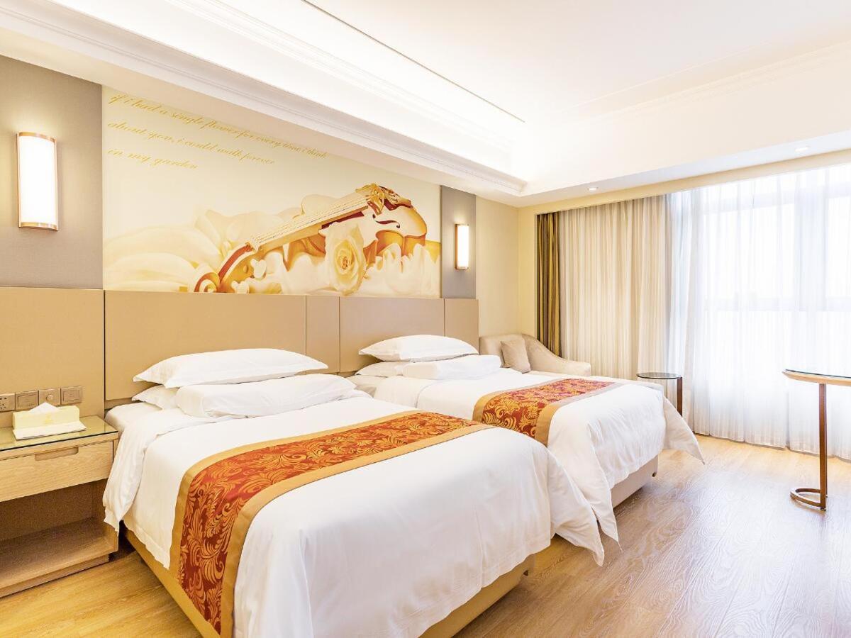 Vienna International Hotel (Chongqing Yubei District Airport) 11/19