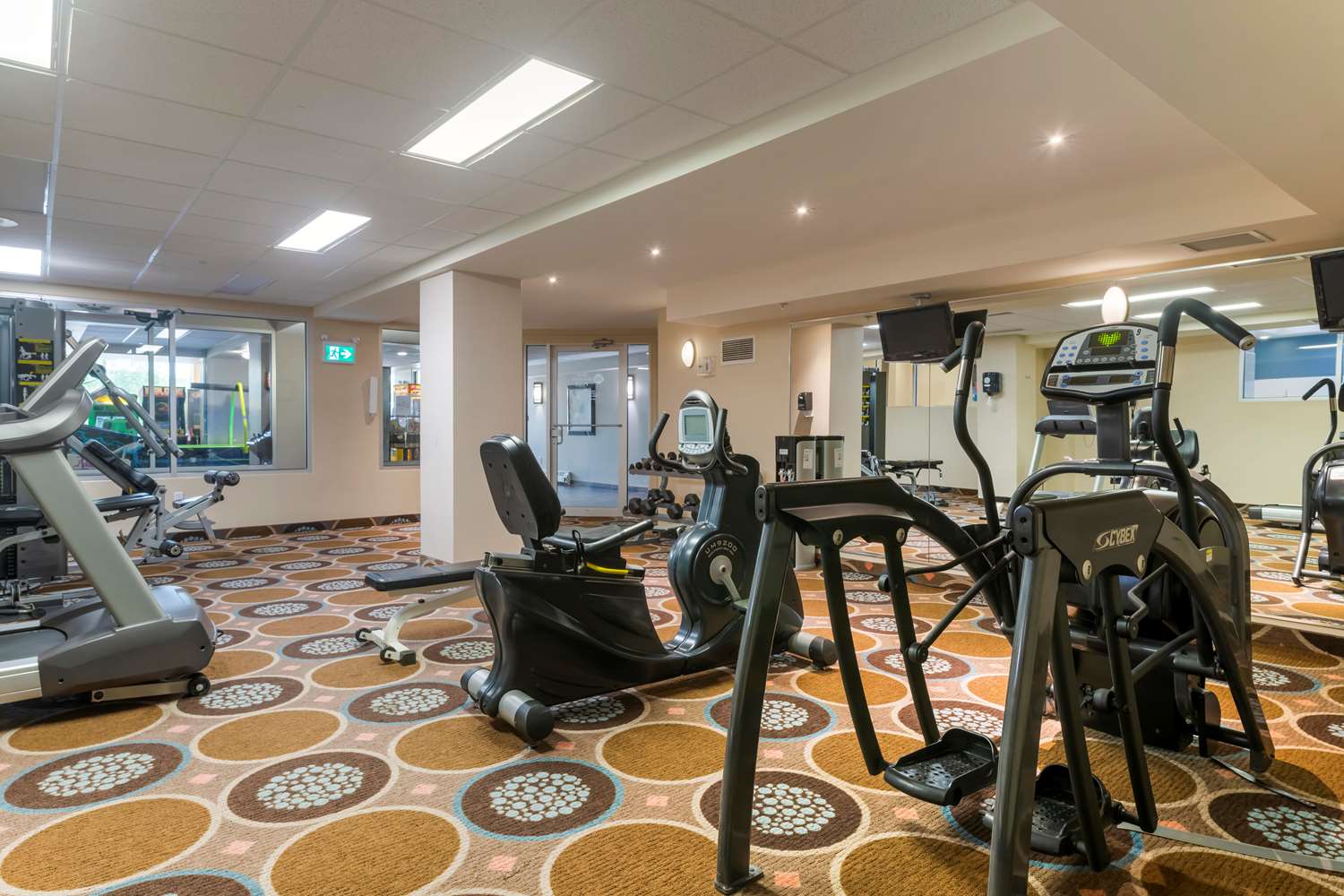 Best Western Plus Chocolate Lake Hotel 36/80