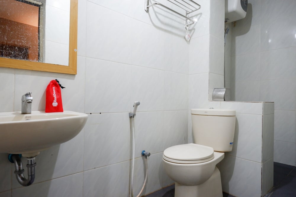 RedDoorz Plus @ Hotel Srikandi Kendari 47/50