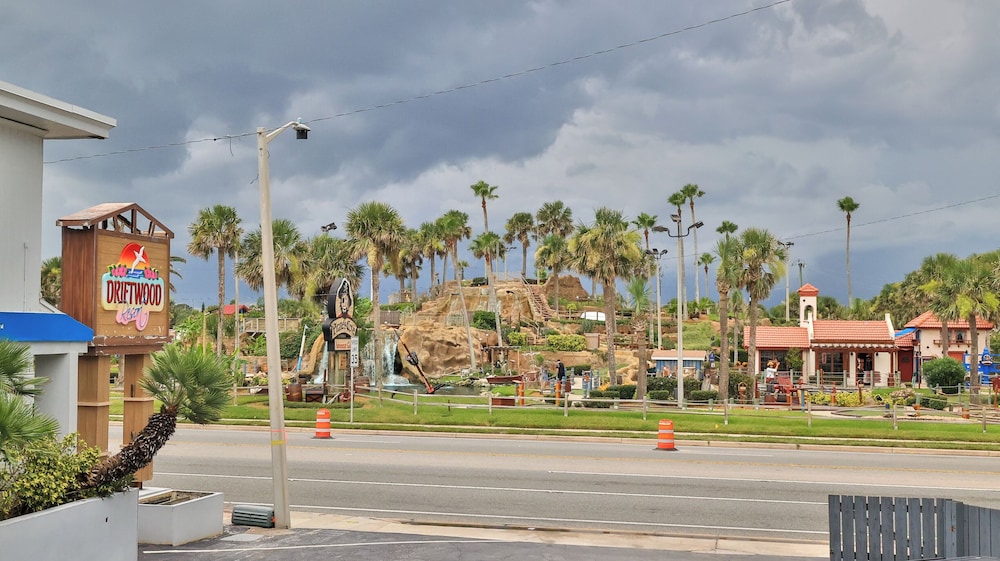 Driftwood Resort 63/70