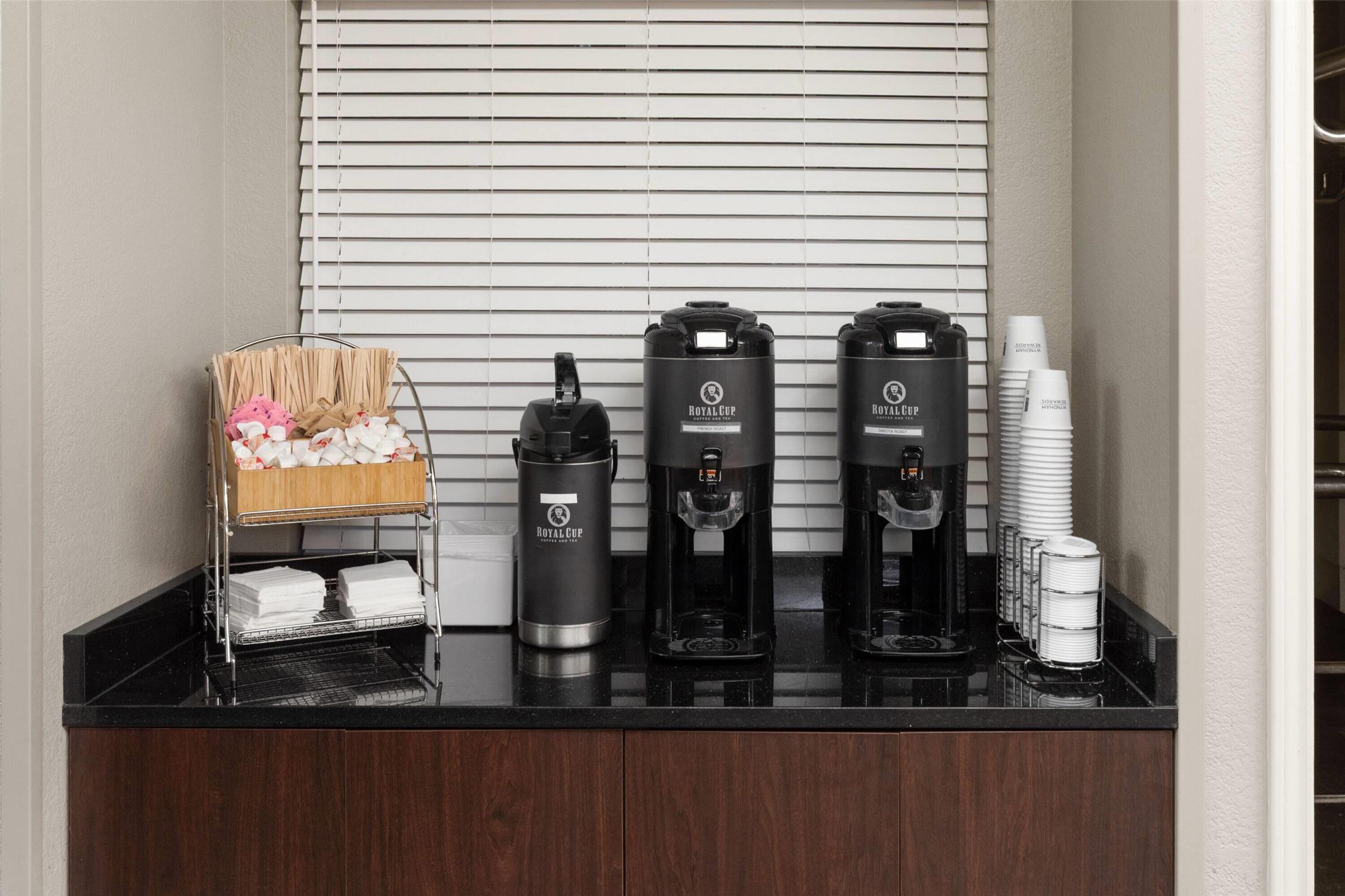 La Quinta Inn & Suites by Wyndham San Antonio Airport 27/63