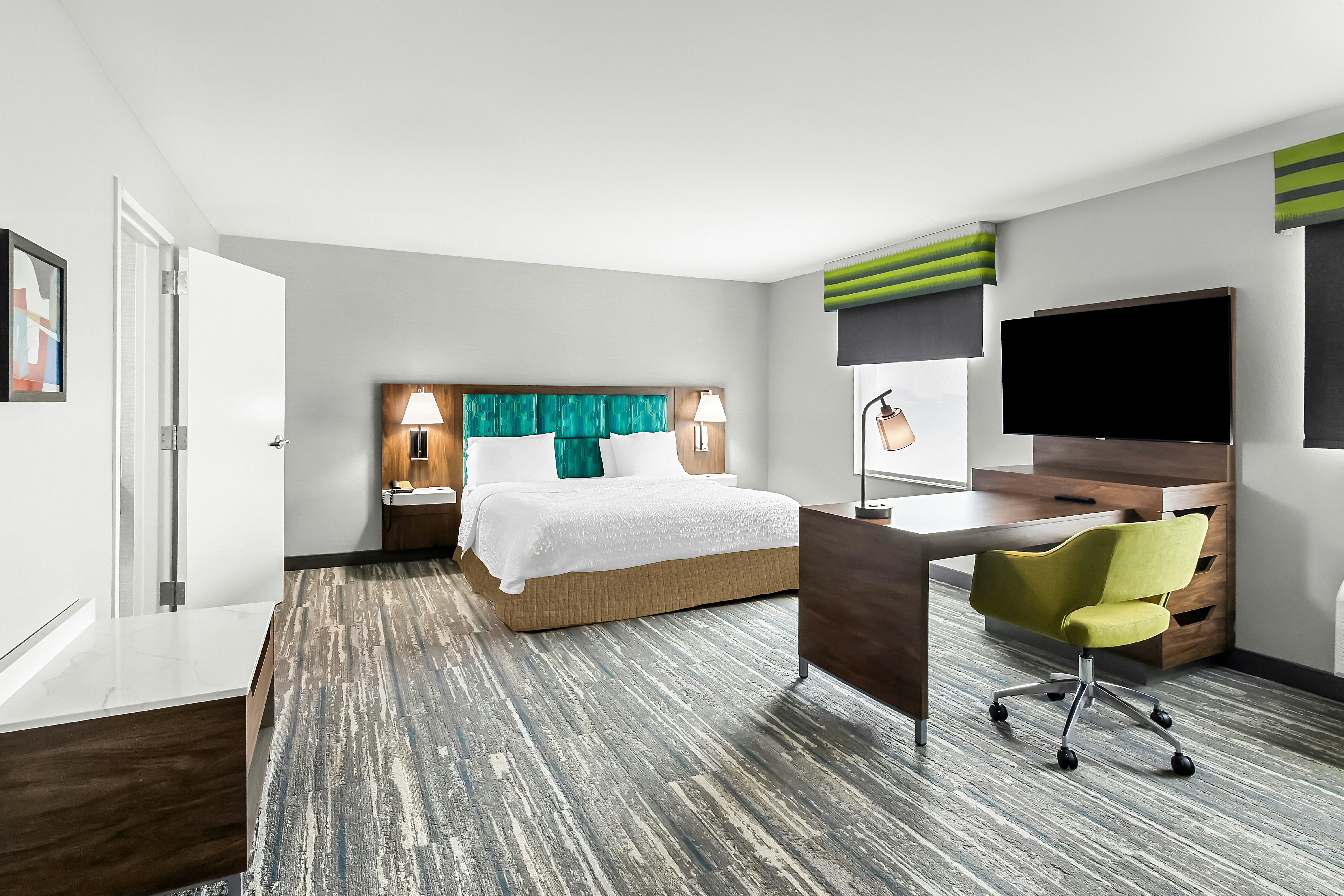 STUDIO, KING BED, ACCESSIBLE