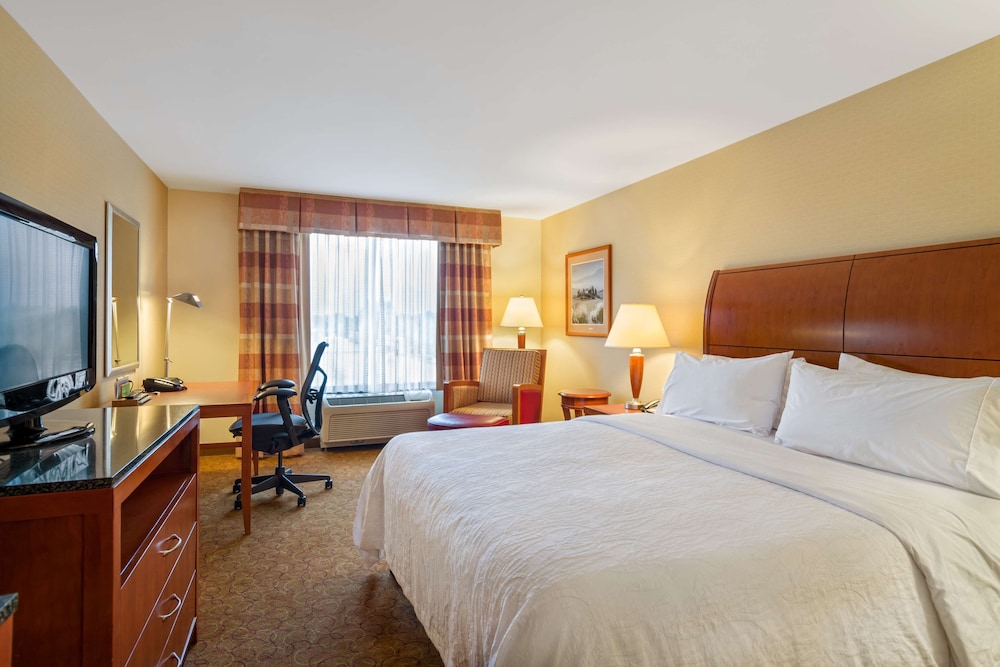 Evolution, King Bed, Jetted Tub
