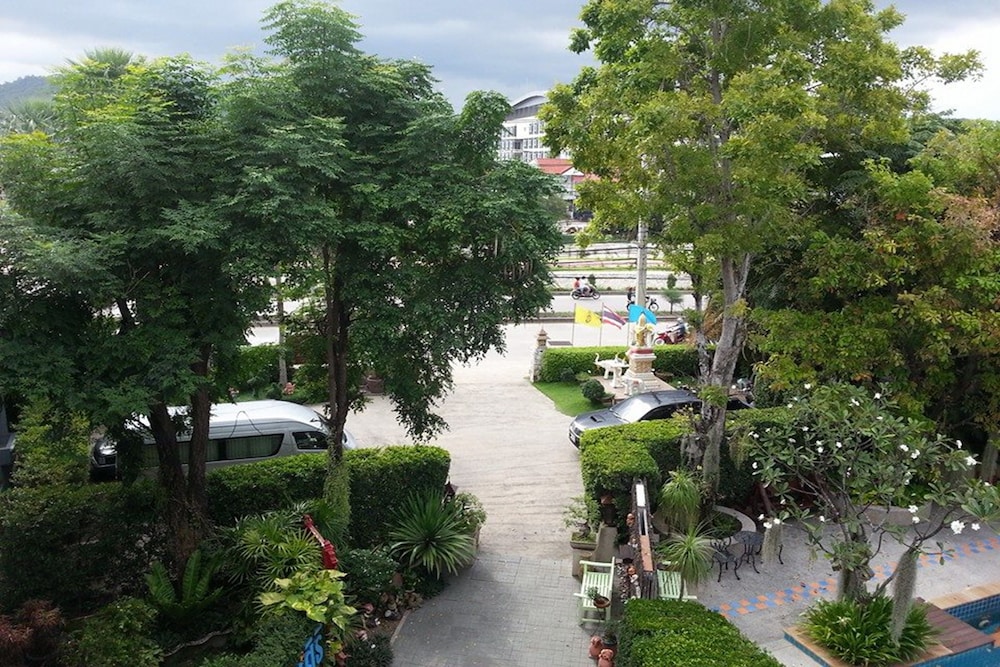Baan Suksiri Hotel 34/36