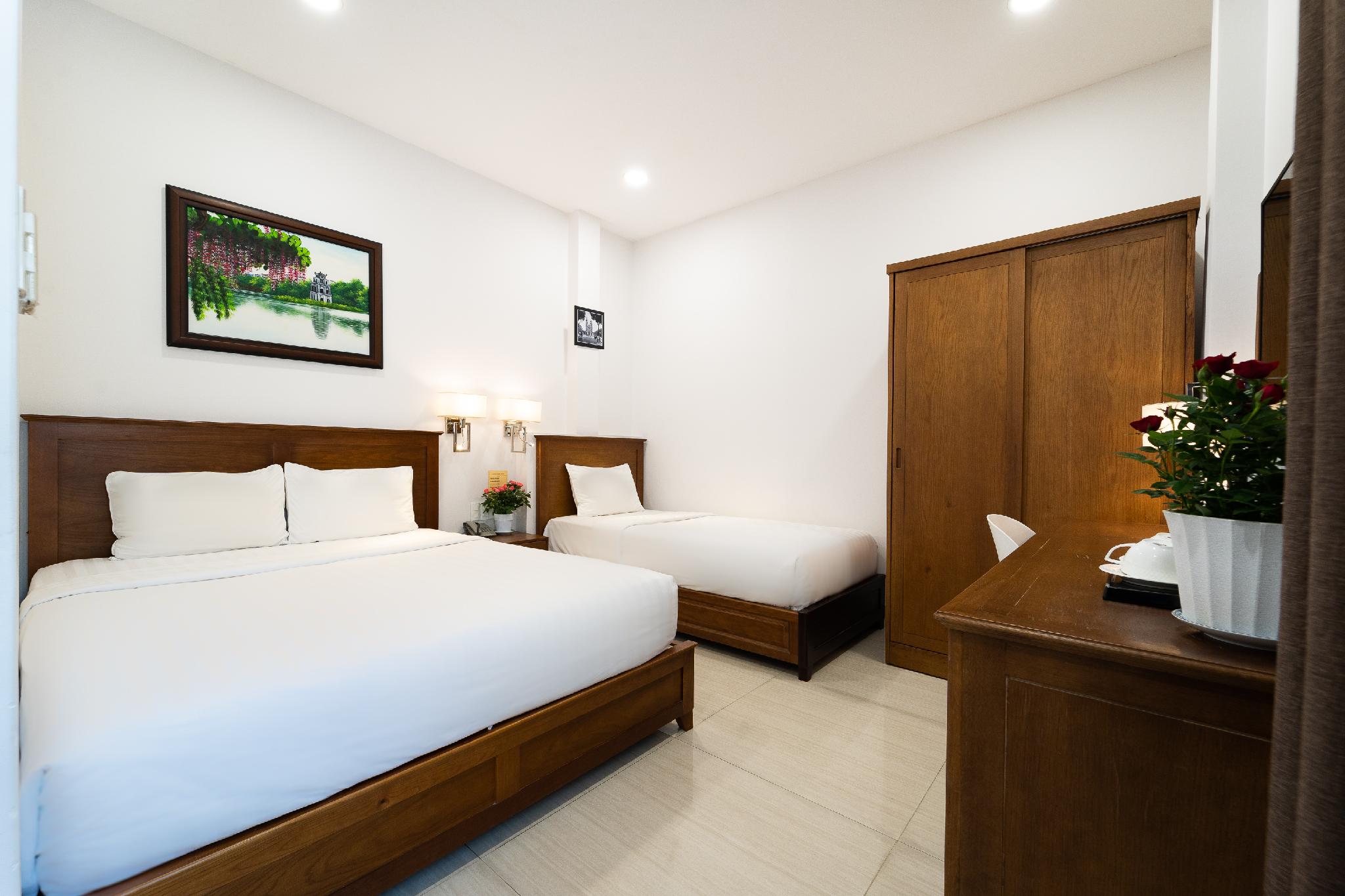 Deluxe, Triple, 1 Queen and 1 Single Bed, No Window
