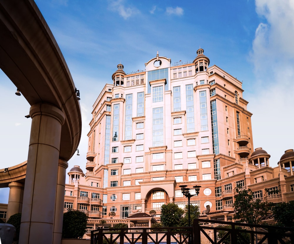 Swissotel Al Murooj Dubai in DUBAI