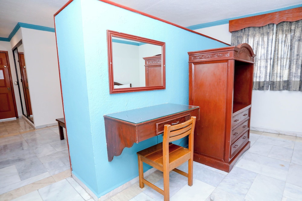 Hotel Avenida Cancun 12/50