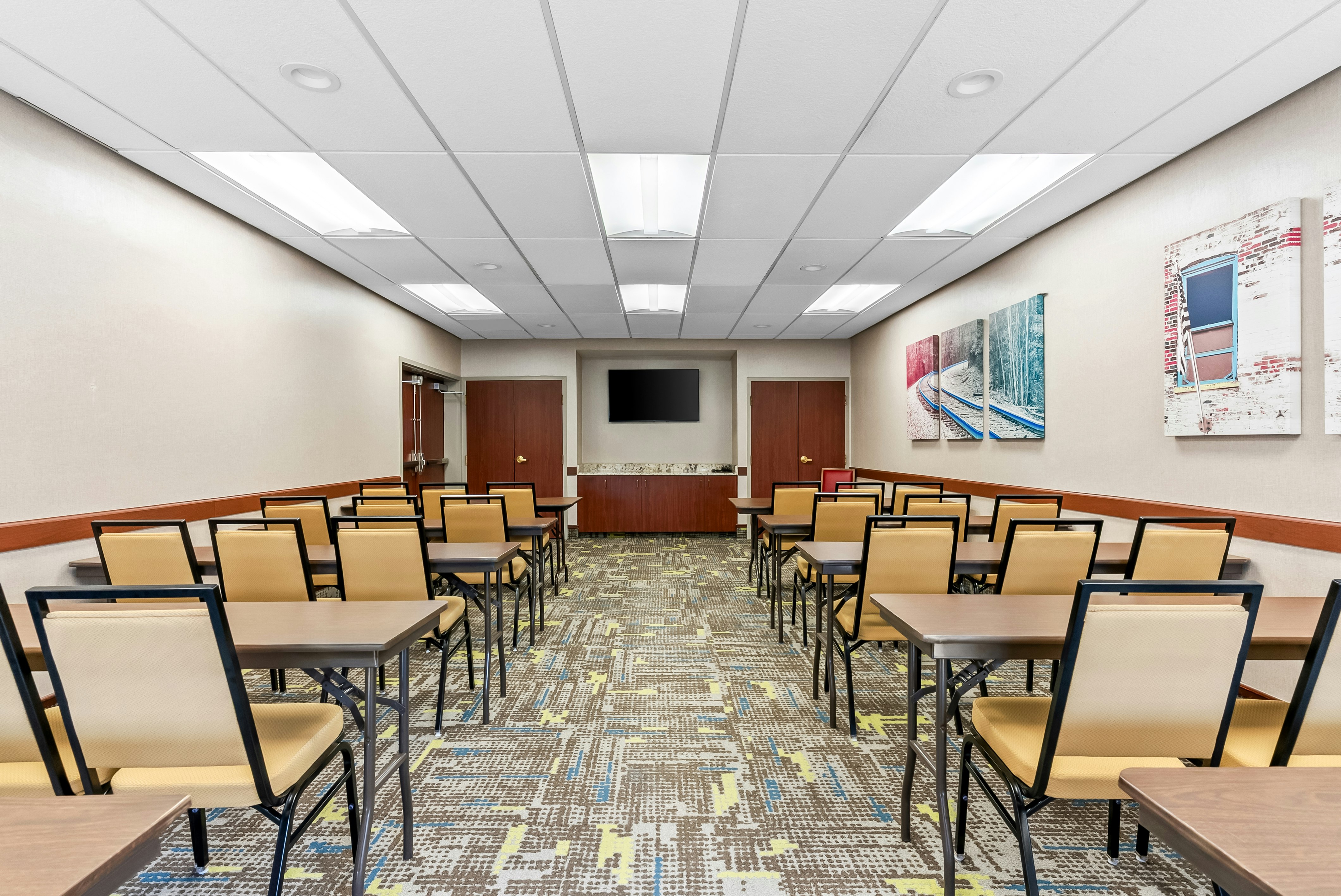 Hampton Inn Suites Scottsburg 67/82