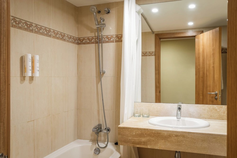 Canal Olimpic Hotel 63/64