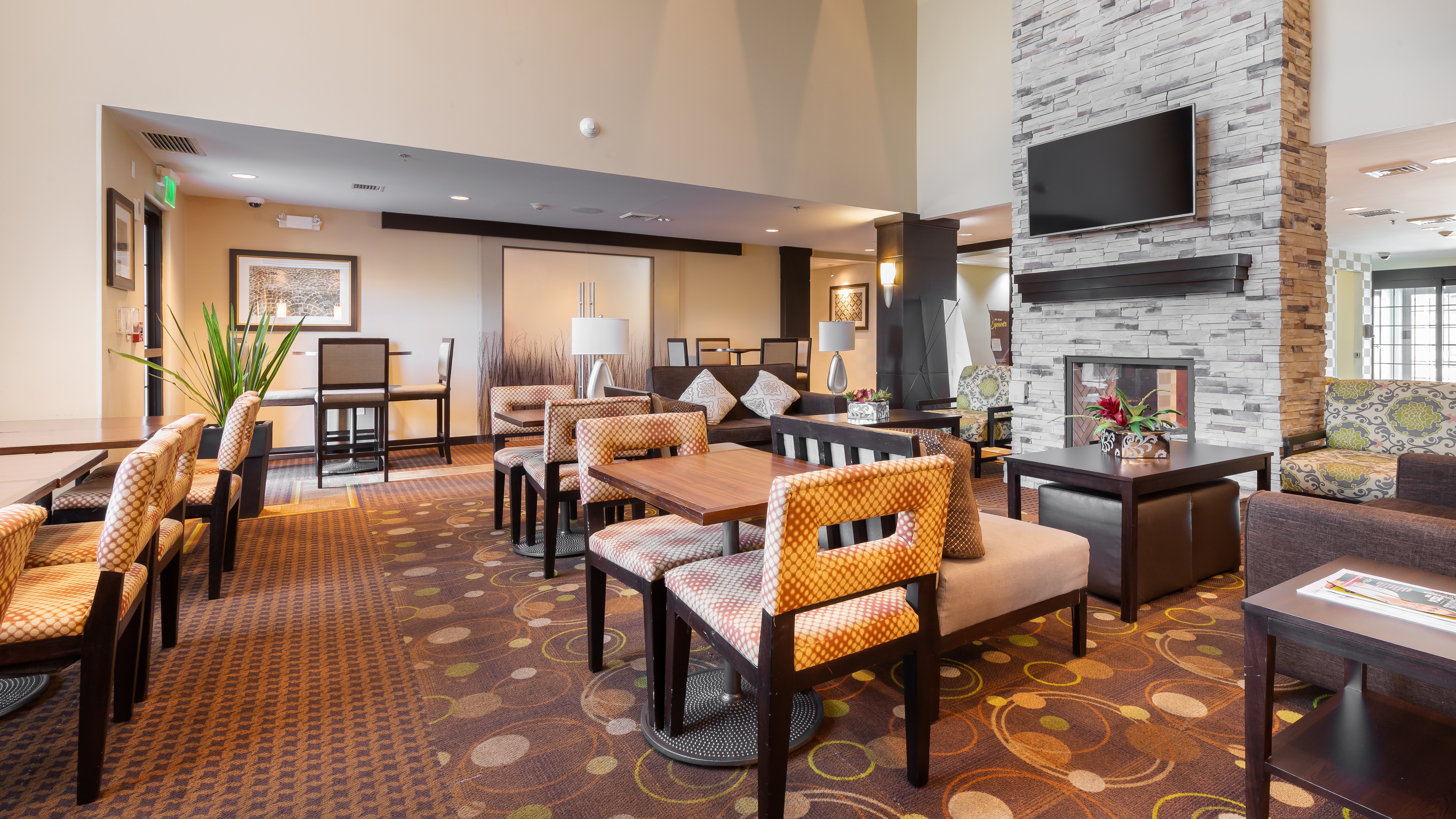 Staybridge Suites CHIHUAHUA 67/73