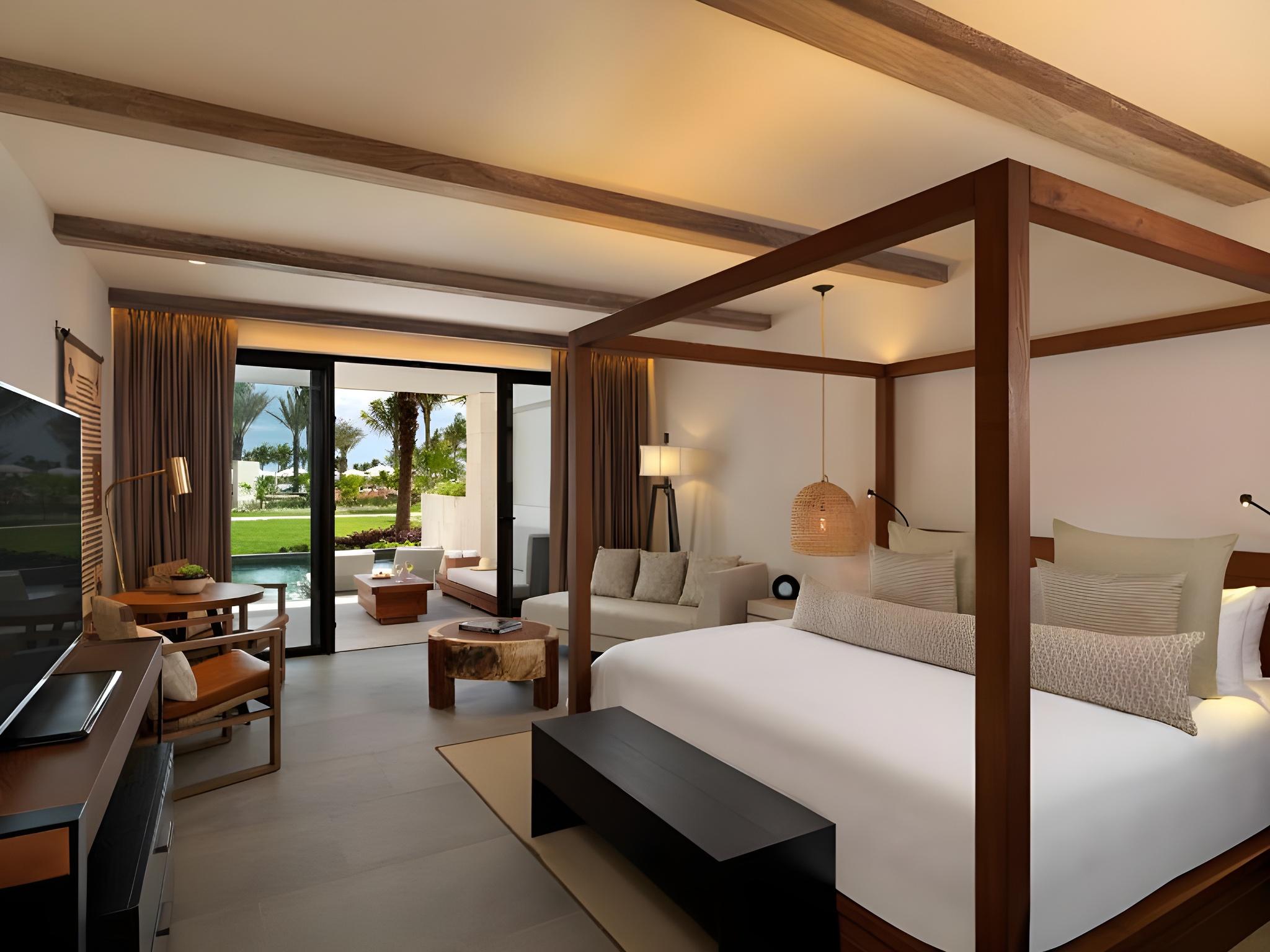 Single, King Bed, Swim Up Pool