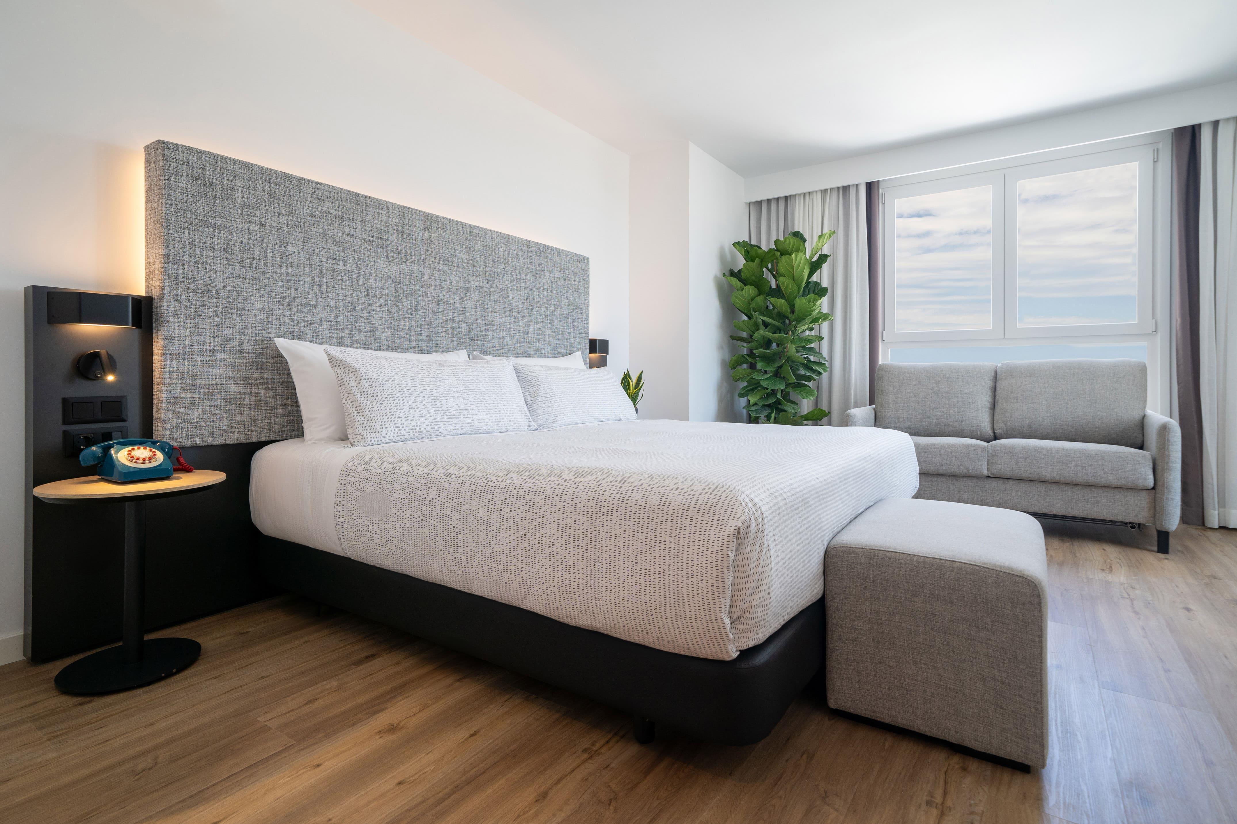 غرفة بسرير مزدوج بشرفة، INNSiDE Madrid Valdebebas 2/3