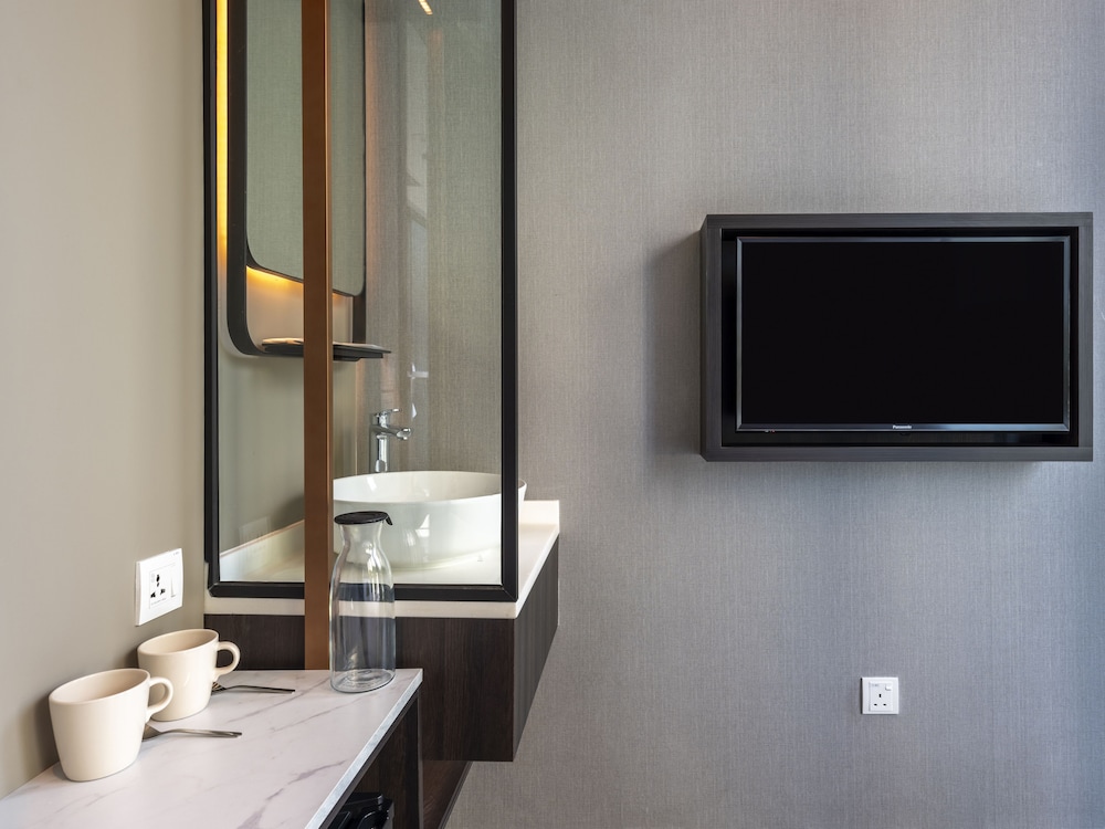 Beverly Hotels Elements 19/27