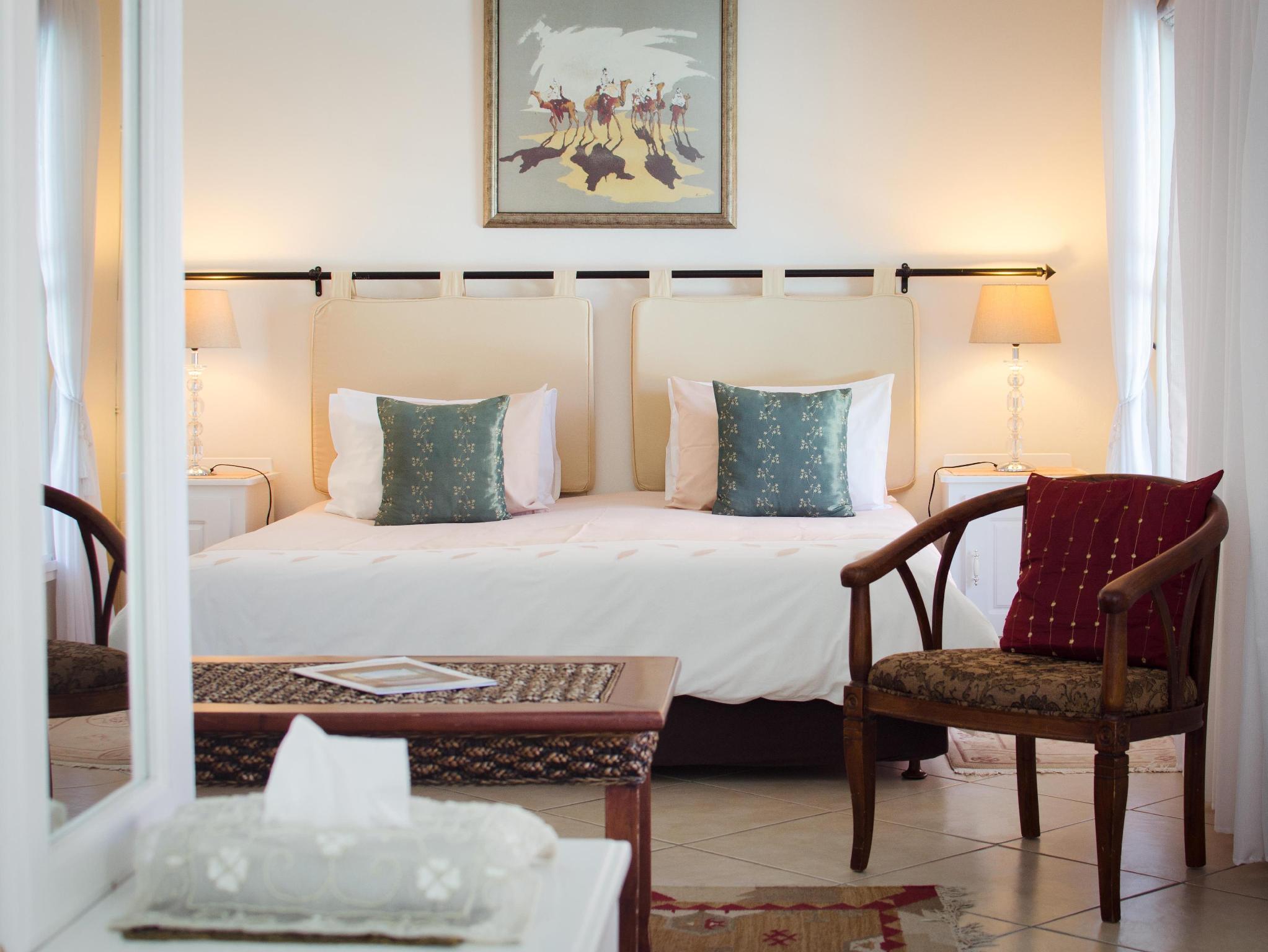 Room, King Bed, Pool Side