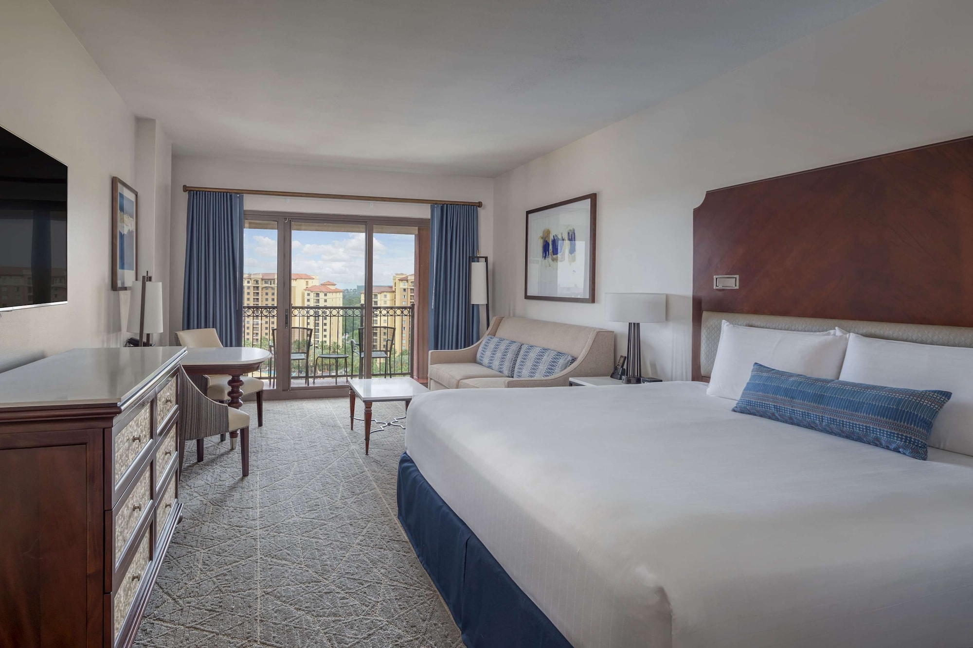 DELUXE, KING BED, BALCONY