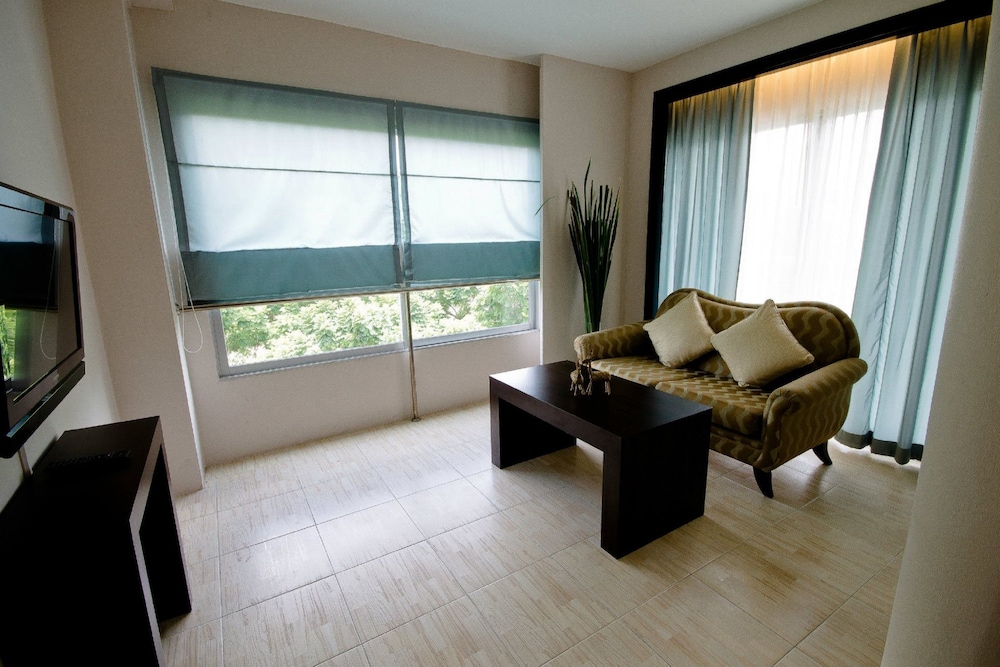 Royal View Resort 35/50