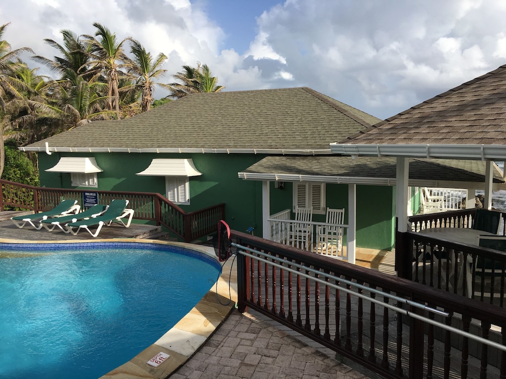 The Atlantis Historic Inn 67/71