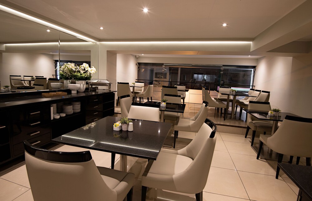 Mariel Hotel 47/53