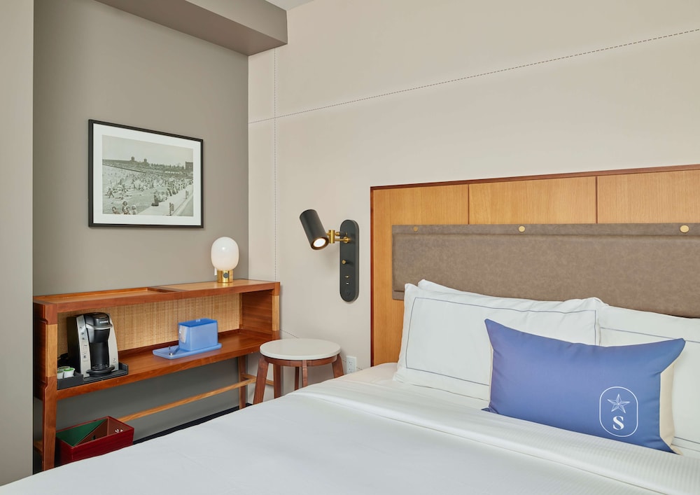 Sable at Navy Pier Chicago, Curio Collection by Hilton 19/59