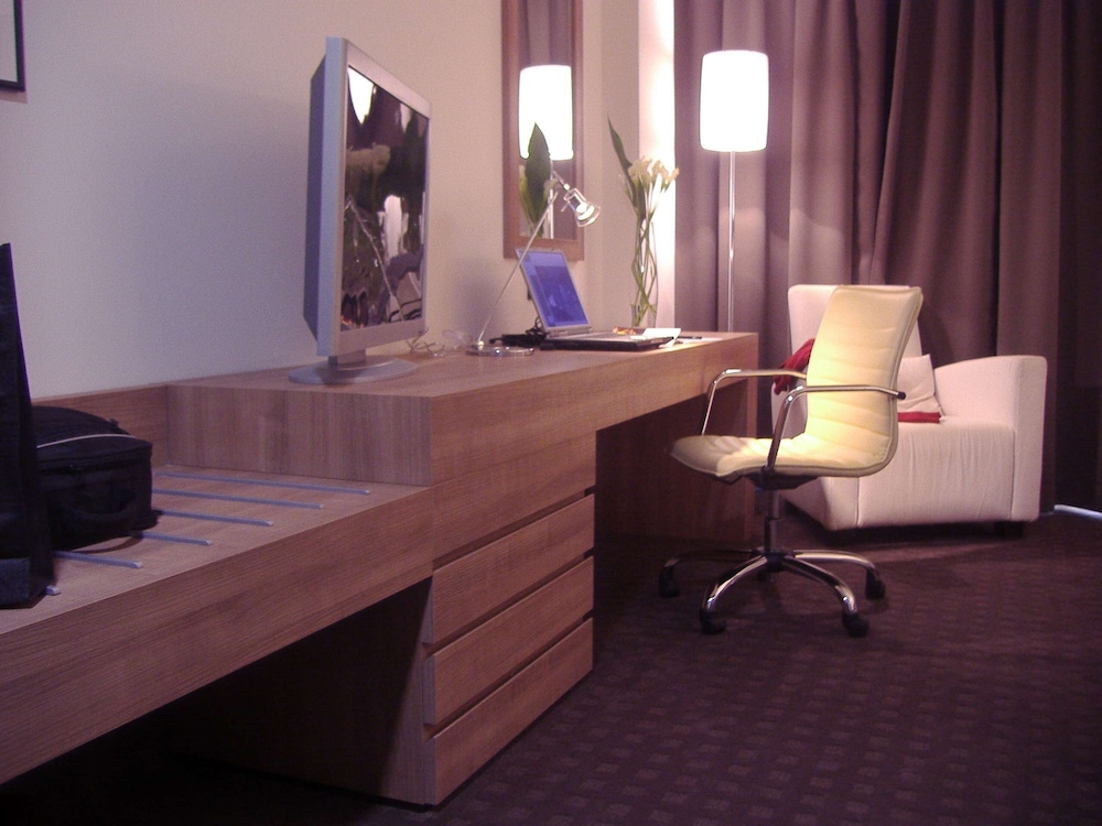 DOUBLETREE BY HILTON MILAN 56/83