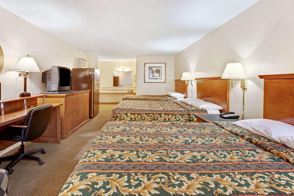 Knights Inn Big Spring 28/38