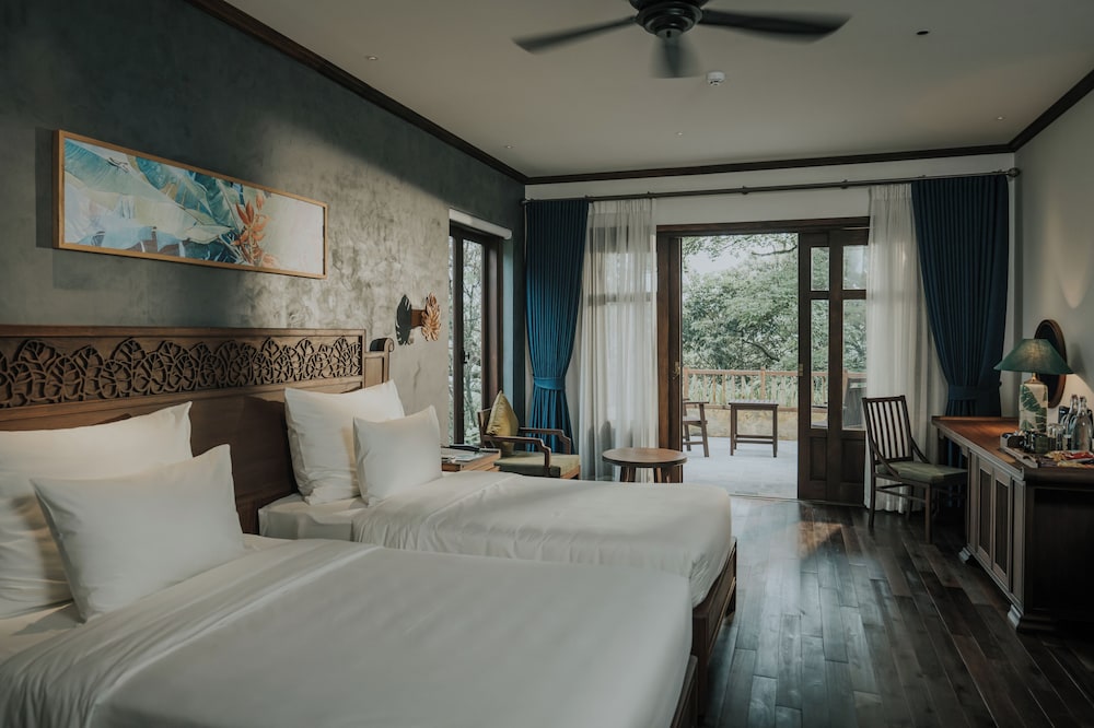 EXECUTIVE, TWIN BEDS