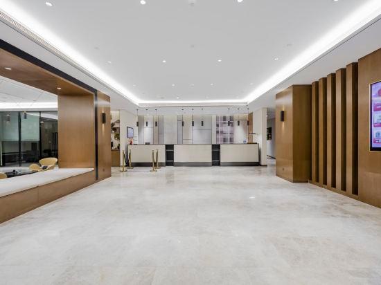 Home Inn Plus (Wuxi Zhongshan Road Shenglimen Metro Station) 16/57
