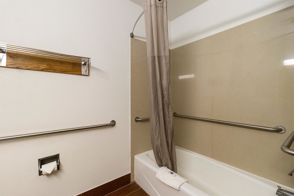 Motel6 Davenport, IA 28/29