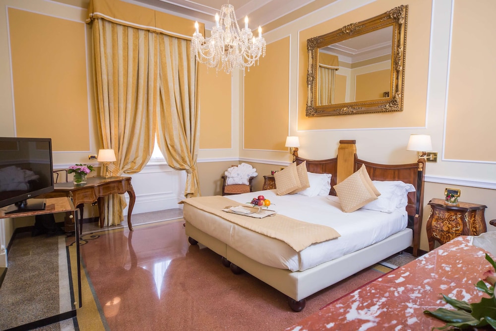 DELUXE, DOUBLE OR TWIN BED