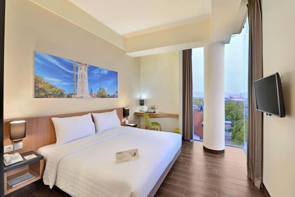 Whiz Prime Hotel Khatib Sulaiman Padang 4/18