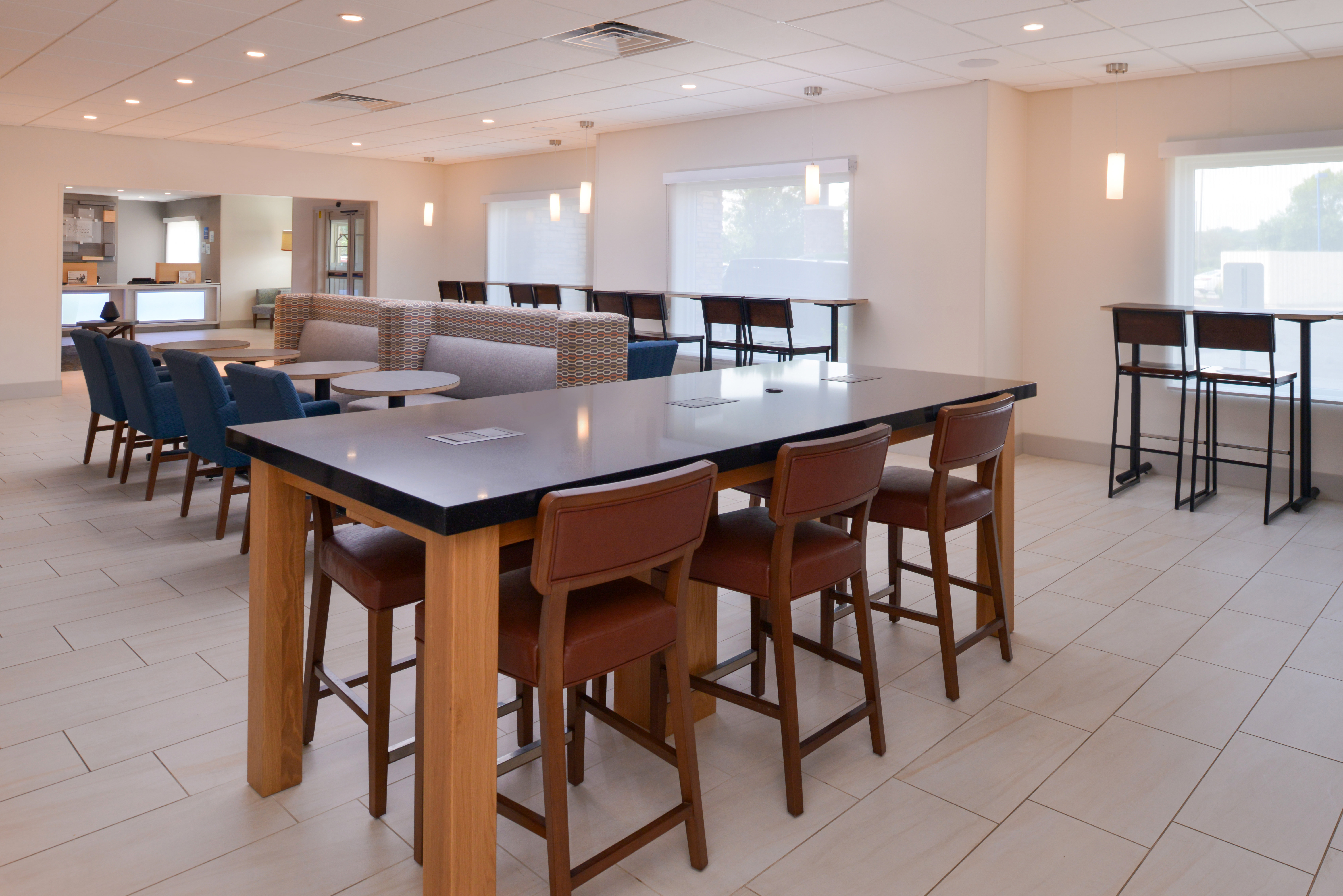 Holiday Inn Express And Suites Omaha 120th And Maple 43/56