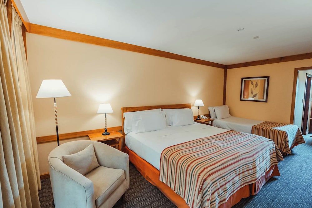 غرفة سوبيريور ثلاثية بسرير كوين وسرير فردي، Mirador del Lago Hotel 7/9