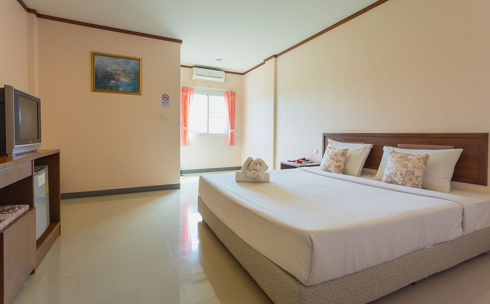 Khunyuw Hotel 18/63