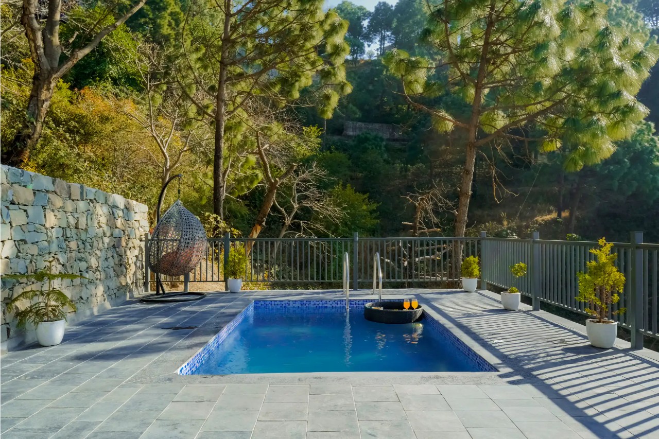 Elivaas Konifer Greyvine Hillside 9-BHK Retreat with Attic, Scenic Views, Garden & Outdoor Seating 14/18