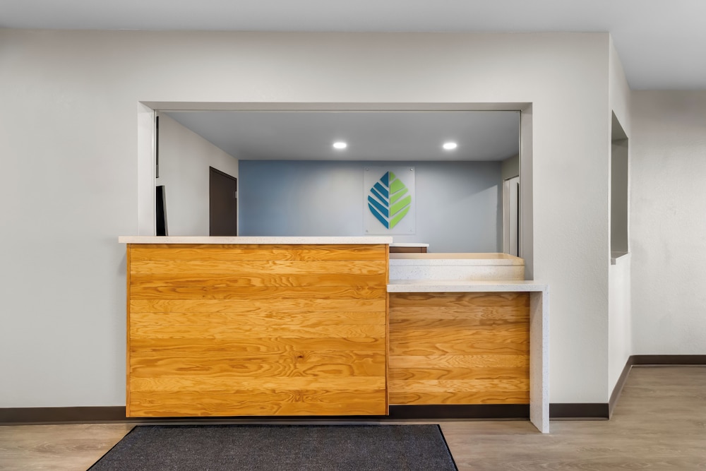 WoodSpring Suites Palmdale - Lancaster 2/17