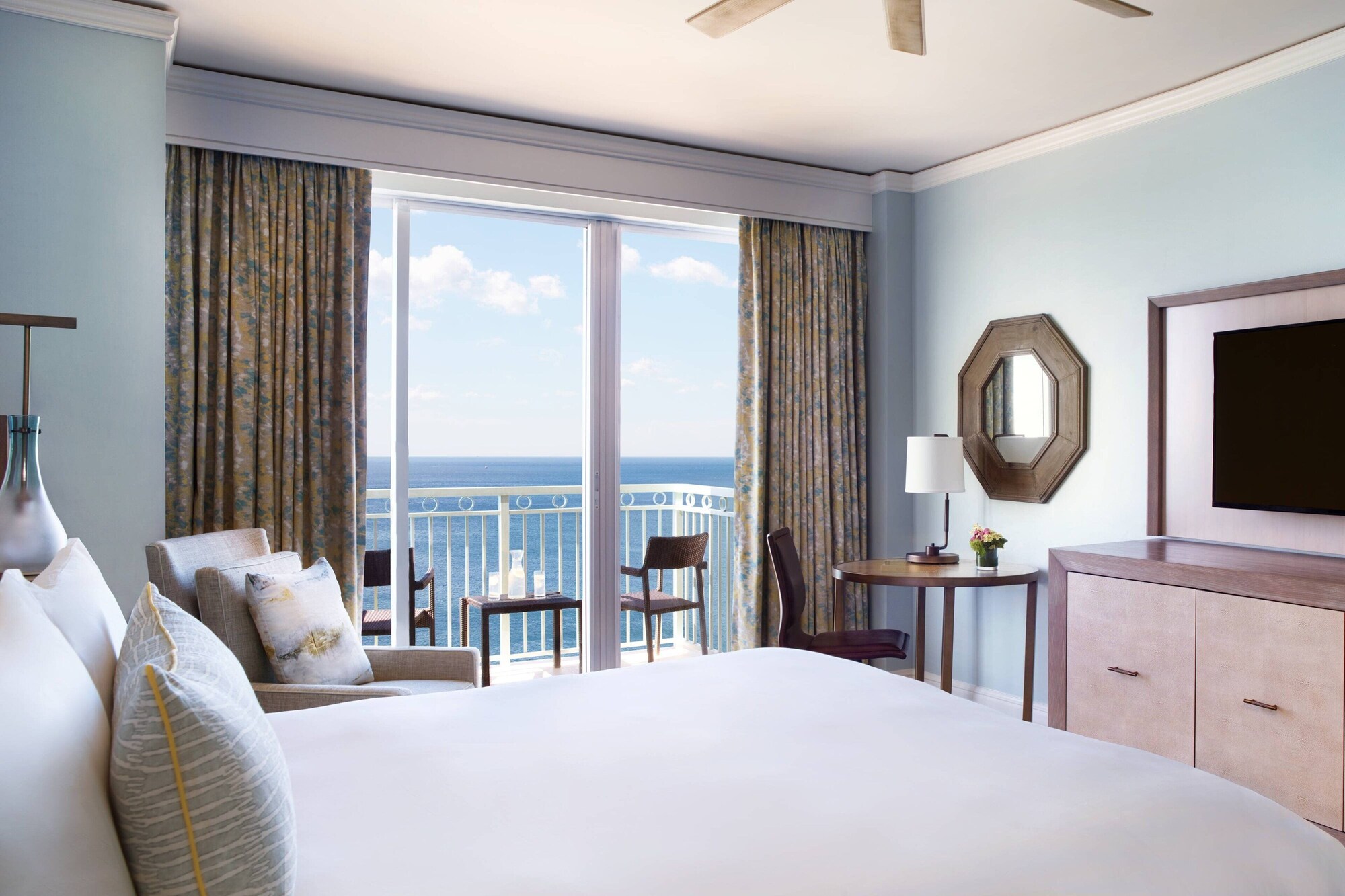 Room, King Bed, Ocean Front, Balcony، The Ritz Carlton Key Biscayne 3/10