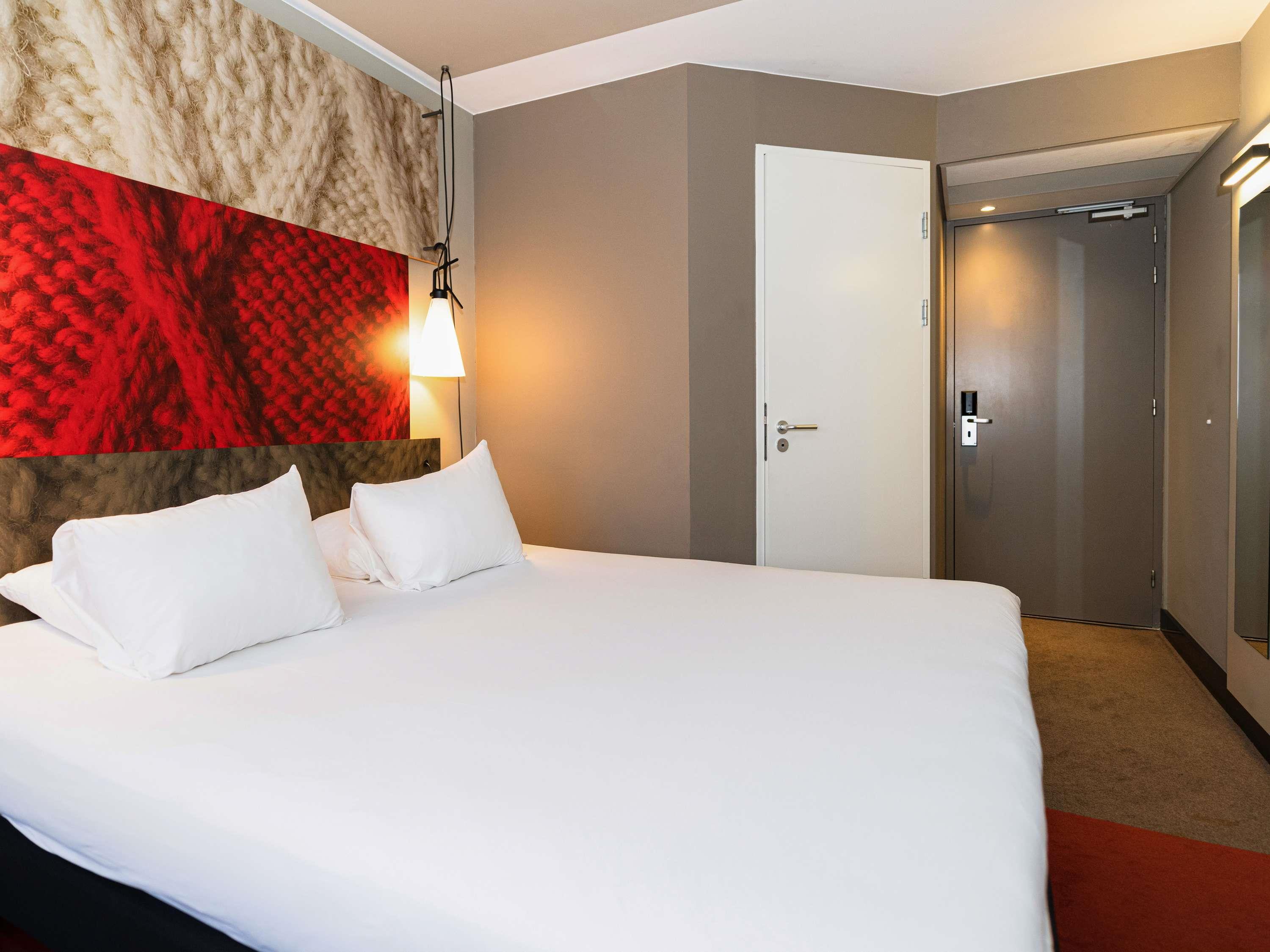 1 BEDROOM, DOUBLE BED