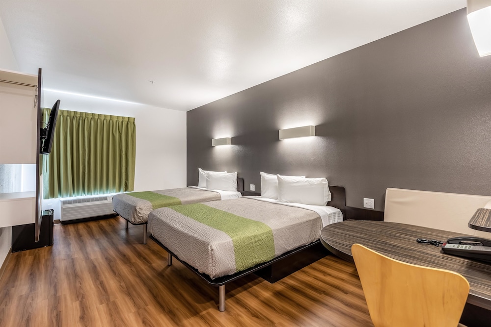 Motel6 Las Vegas, NV - Motor Speedway 33/48