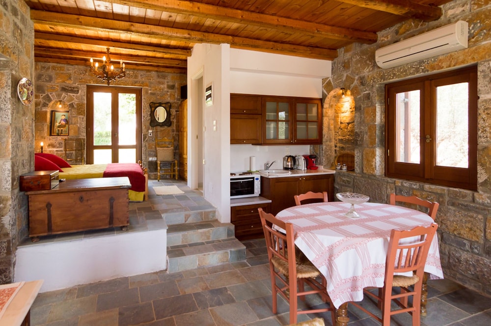 Villa Athena 58/77