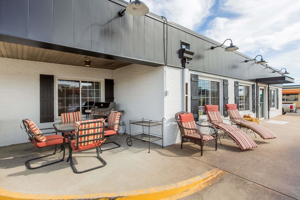 Days Inn By Wyndham Pierre 24/33