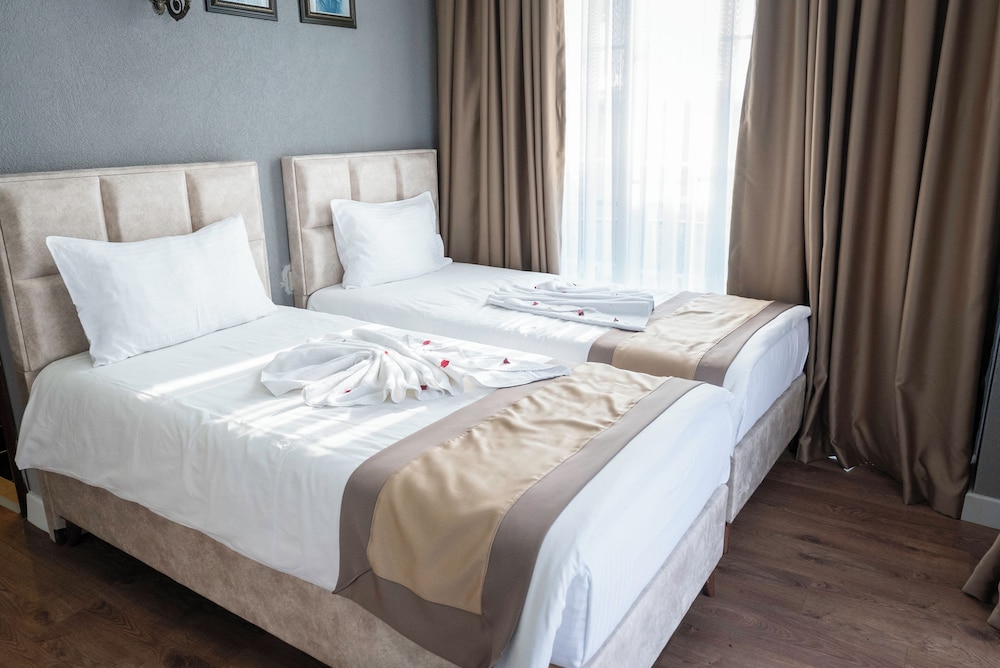 Basileus Hotel 21/79
