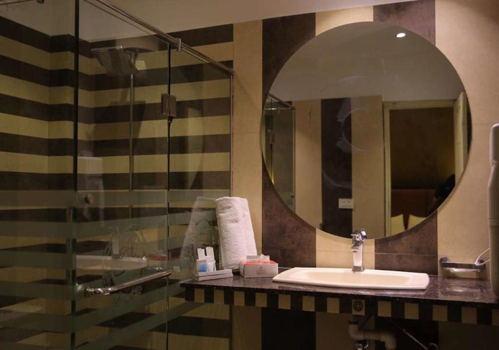 Lahore Continental Hotel 44/71