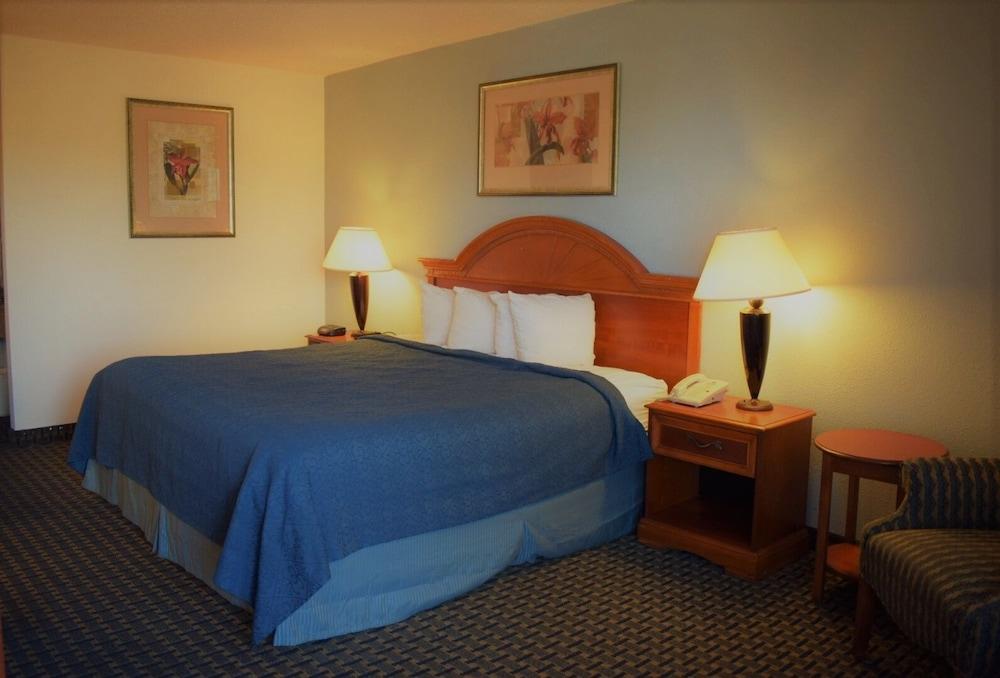 Quality Inn &amp; Suites 13/27