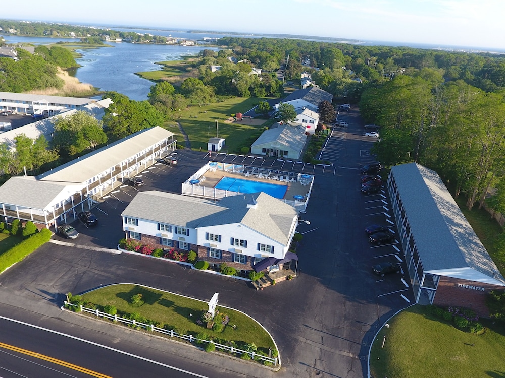 Tidewater Inn 62/70