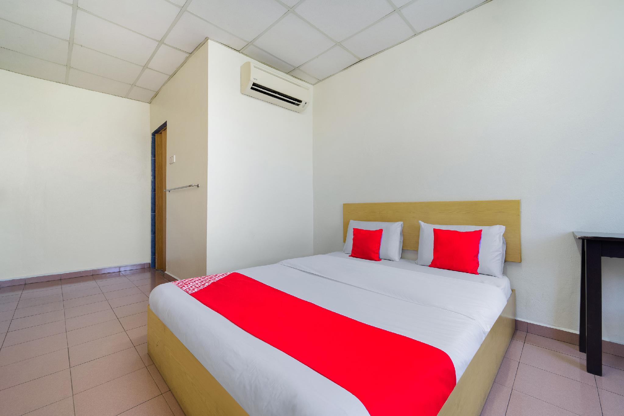 OYO 89461 Cp Hotel 12/32