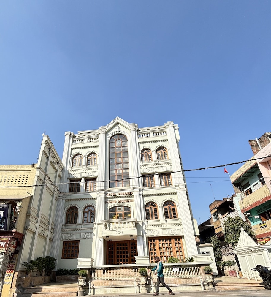 HOTEL PRADEEP 3/55
