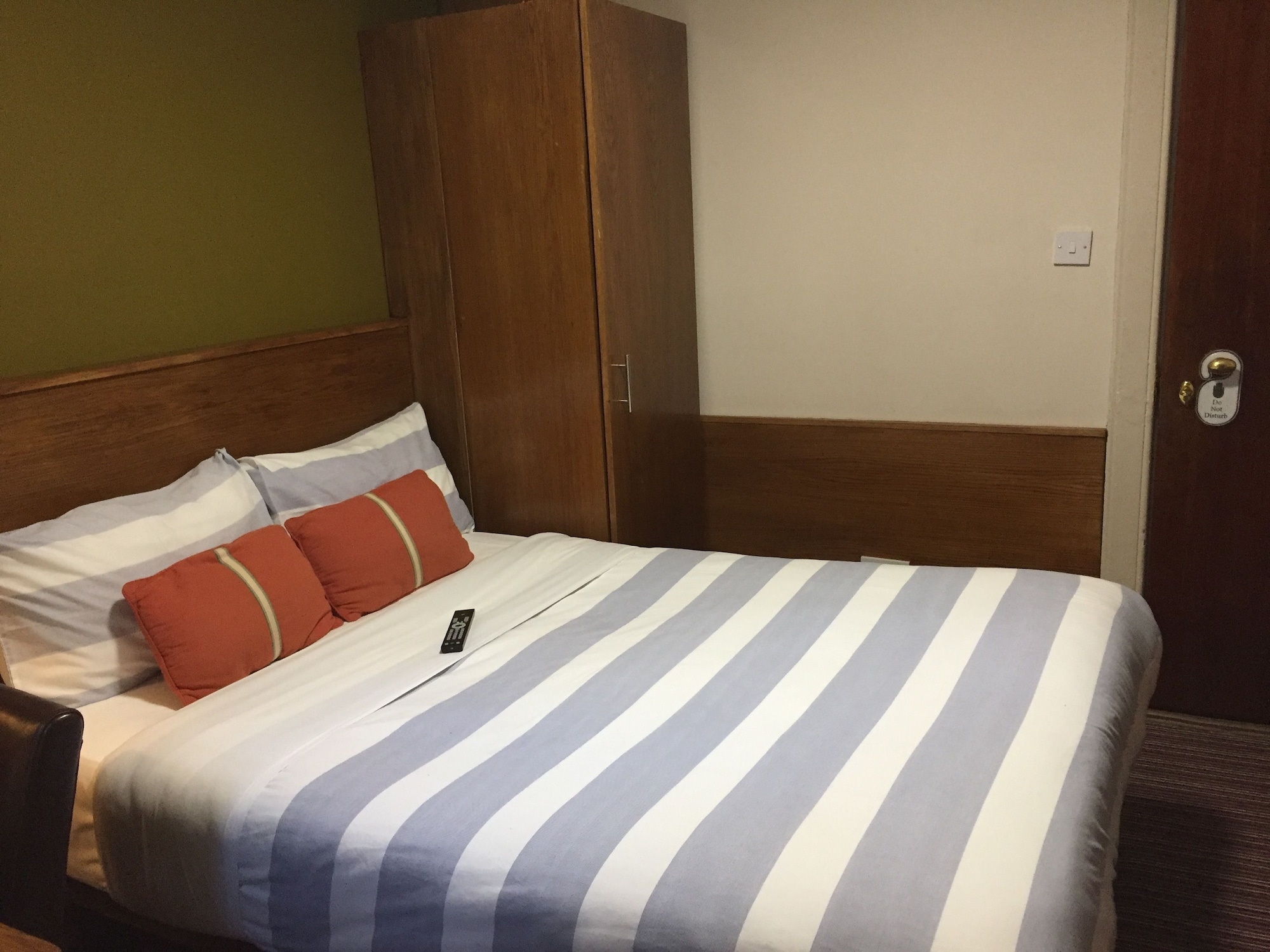 ROOM, TRIPLE
