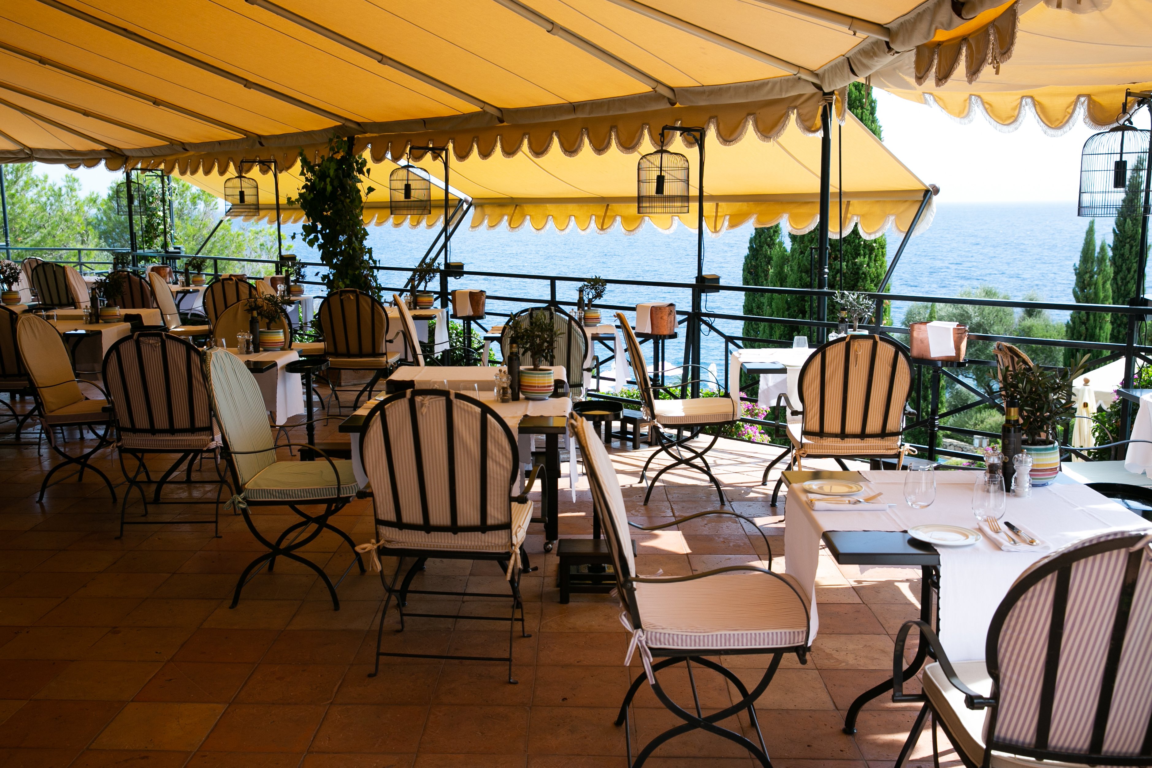 Hotel Il Pellicano 70/83
