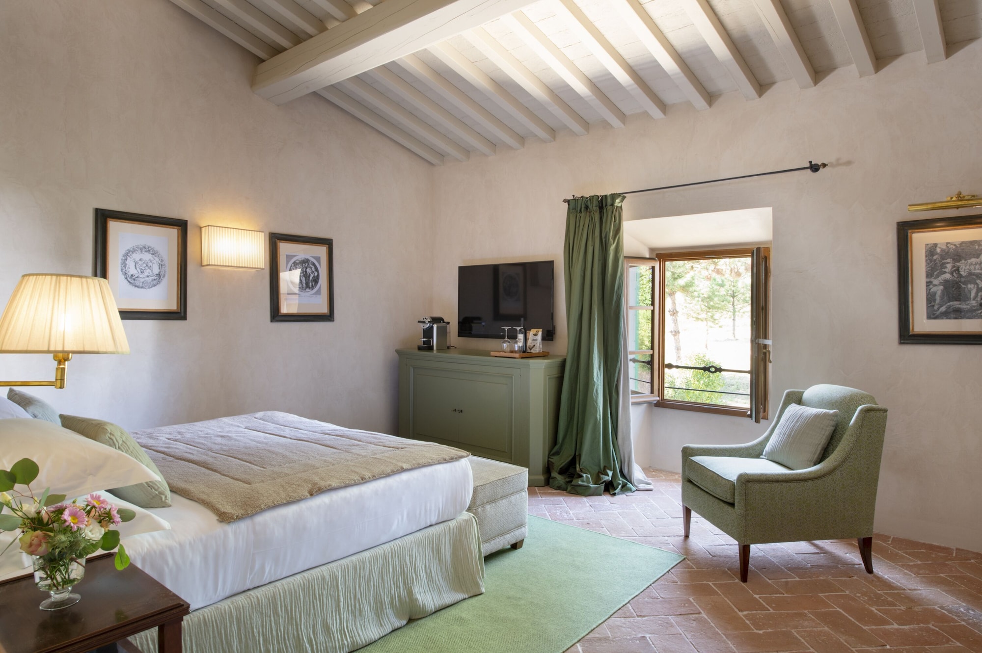 DELUXE, SUITE
