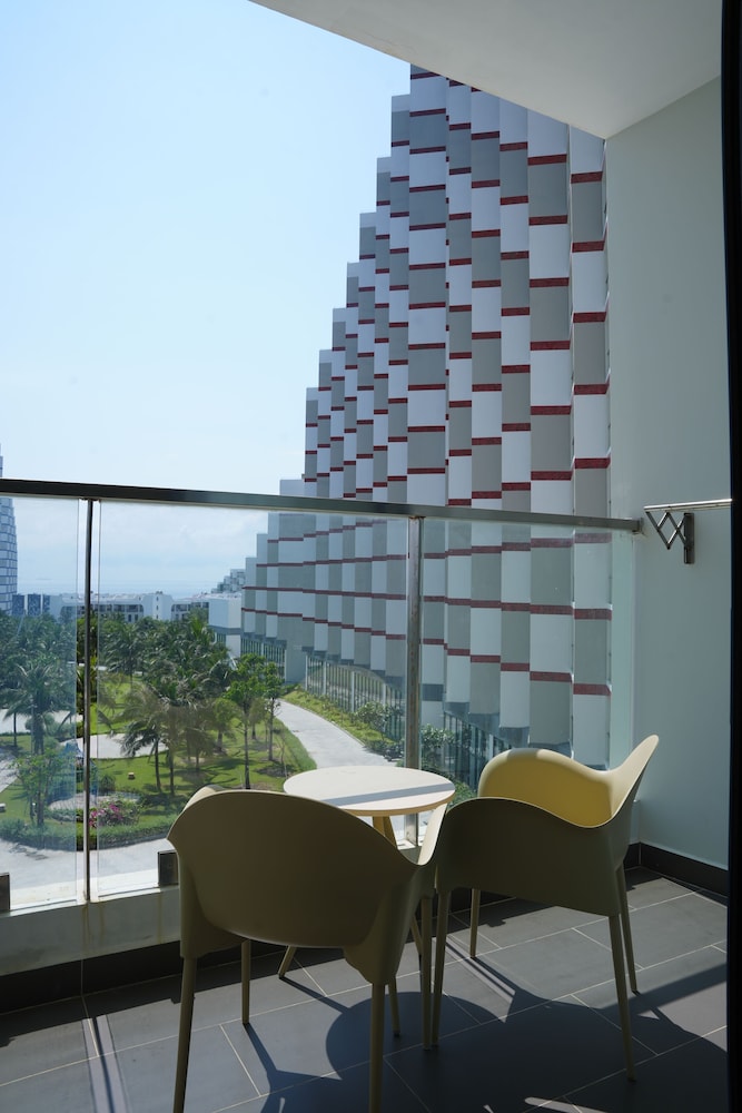 The Empyrean Cam Ranh Beach Resort 48/57